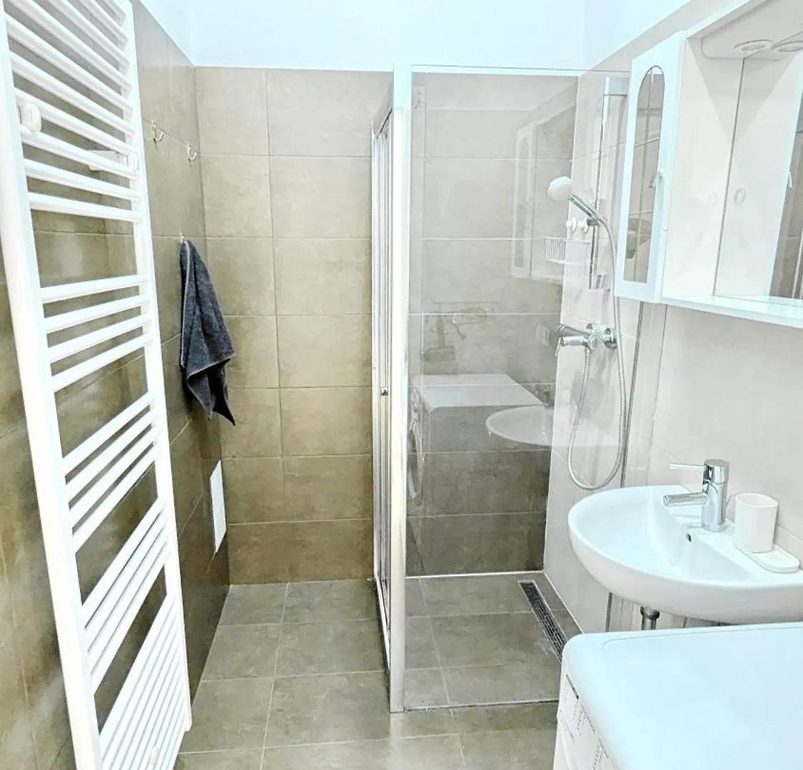 Cozy Apartment- 5 Minutes To Danube River Vienna 0*,  Austria