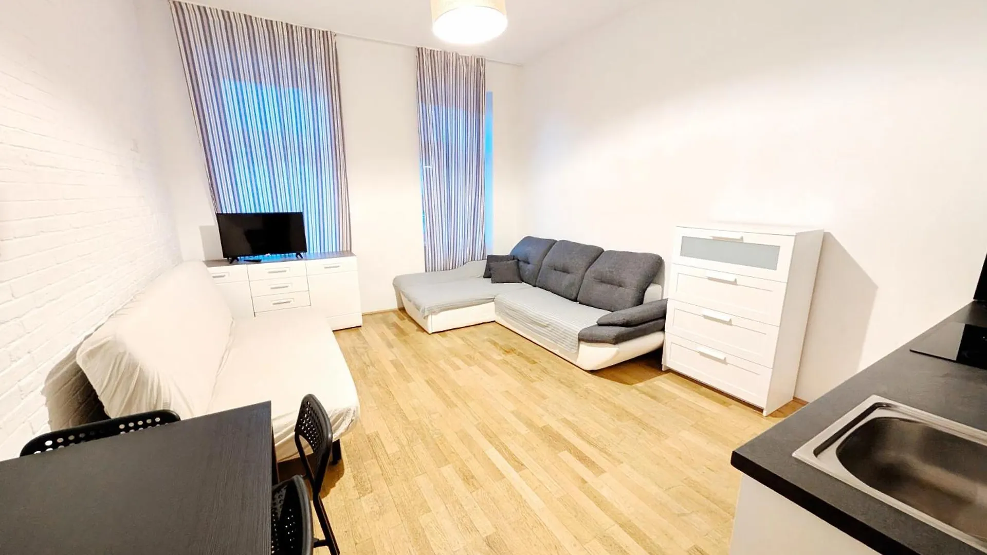 Cozy Apartment- 5 Minutes To Danube River Vienna Austria