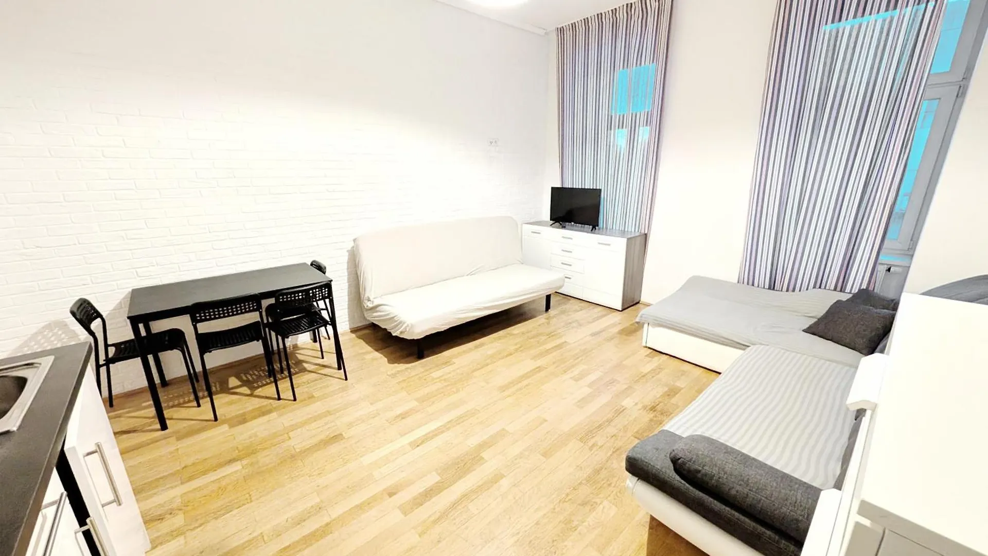 Cozy Apartment- 5 Minutes To Danube River Vienna 0*,  Austria